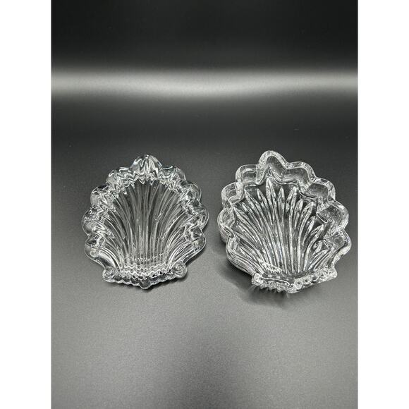 Vintage Sea Shell Shaped Small Glass Trinket Box - Picture 3 of 7